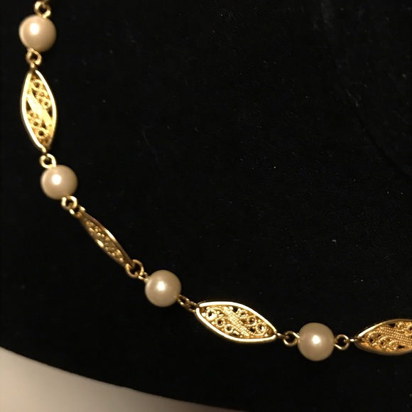 Vintage necklace faux pearls gold tone metal chain - Picture 6 of 8